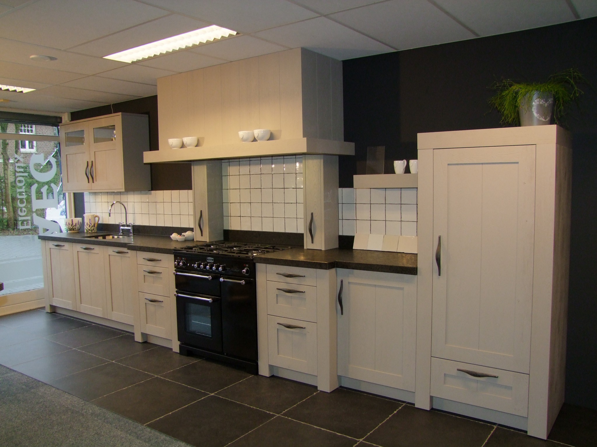 Stoere houten keukens: houten keuken wow keukens waalwijk.